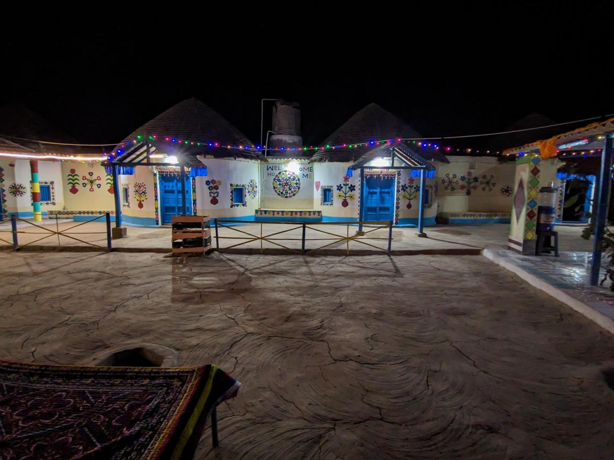 White Land Villagestay Dhordo Exterior foto